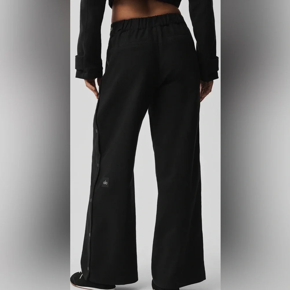 Alo Mid-Rise Cosmopolitan Snap Pant | color: black | size: m - Picture 2 of 11